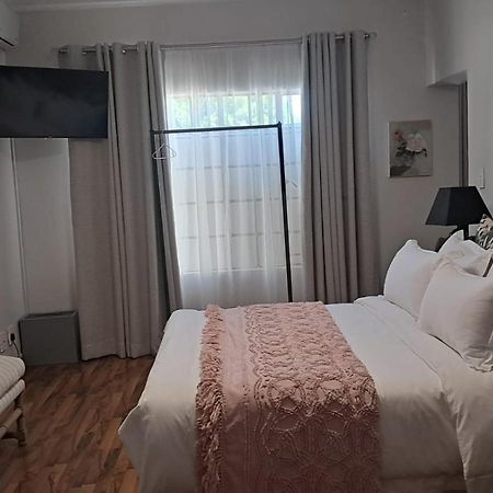 Art And Soul Restaurant, Accommodation, French Bar And Art Gallery 帕雷斯 外观 照片