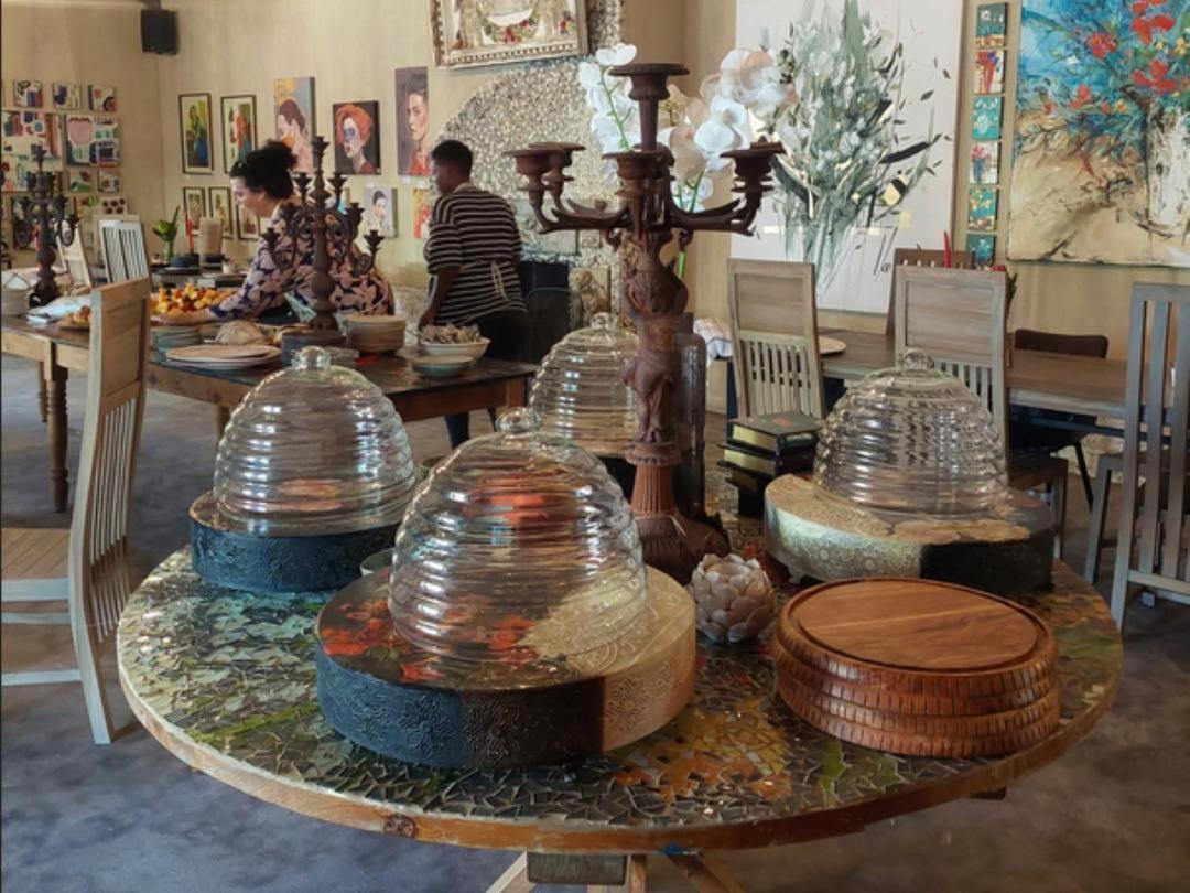 Art And Soul Restaurant, Accommodation, French Bar And Art Gallery 帕雷斯 外观 照片