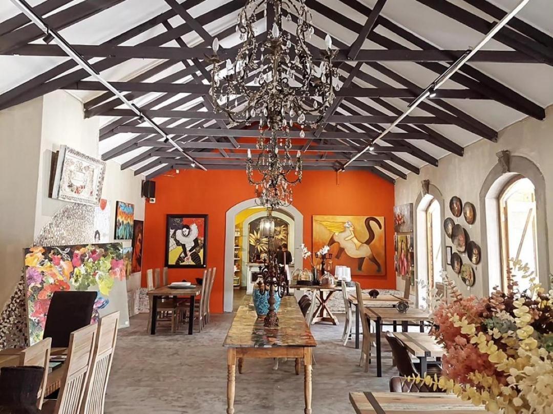 Art And Soul Restaurant, Accommodation, French Bar And Art Gallery 帕雷斯 外观 照片