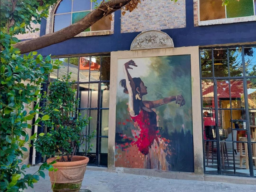 Art And Soul Restaurant, Accommodation, French Bar And Art Gallery 帕雷斯 外观 照片