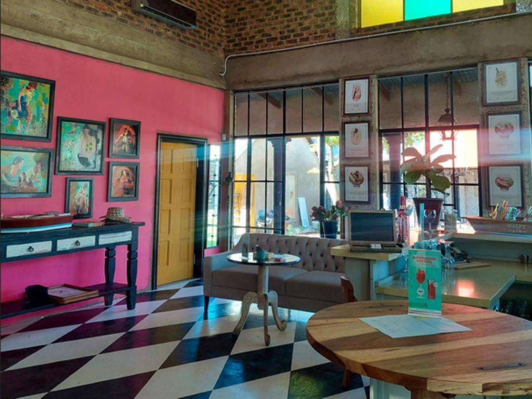 Art And Soul Restaurant, Accommodation, French Bar And Art Gallery 帕雷斯 外观 照片
