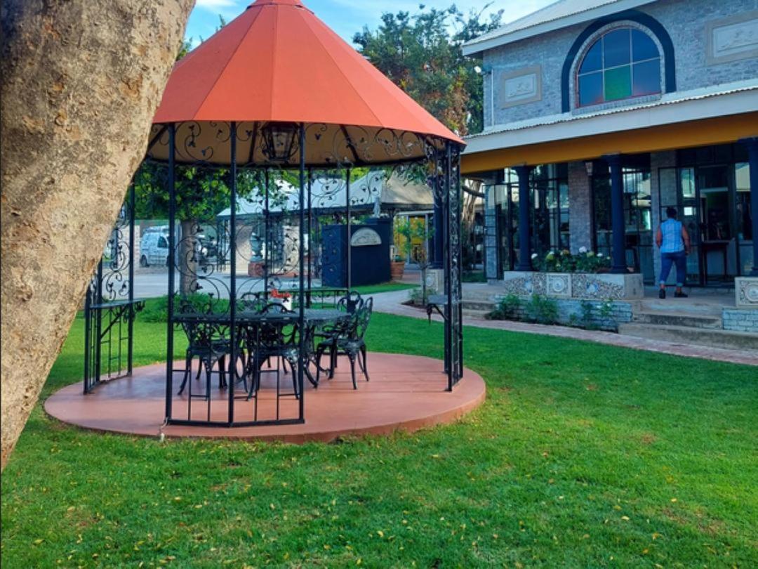 Art And Soul Restaurant, Accommodation, French Bar And Art Gallery 帕雷斯 外观 照片