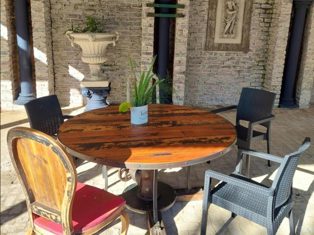Art And Soul Restaurant, Accommodation, French Bar And Art Gallery 帕雷斯 外观 照片