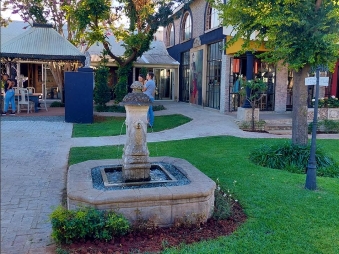 Art And Soul Restaurant, Accommodation, French Bar And Art Gallery 帕雷斯 外观 照片