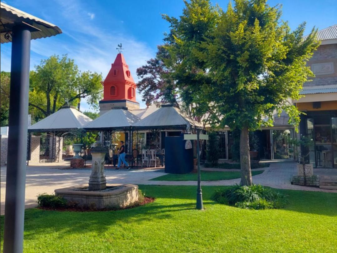 Art And Soul Restaurant, Accommodation, French Bar And Art Gallery 帕雷斯 外观 照片
